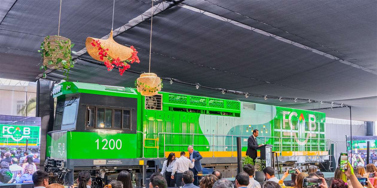 South America Welcomes First Hydrogen Fuel Cell Locomotive