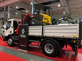 Photo of Renault D18 truck equiped with a Fassi crane.