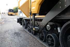 Mobil-Trac pavers combine manoeuvrability with good travel speed